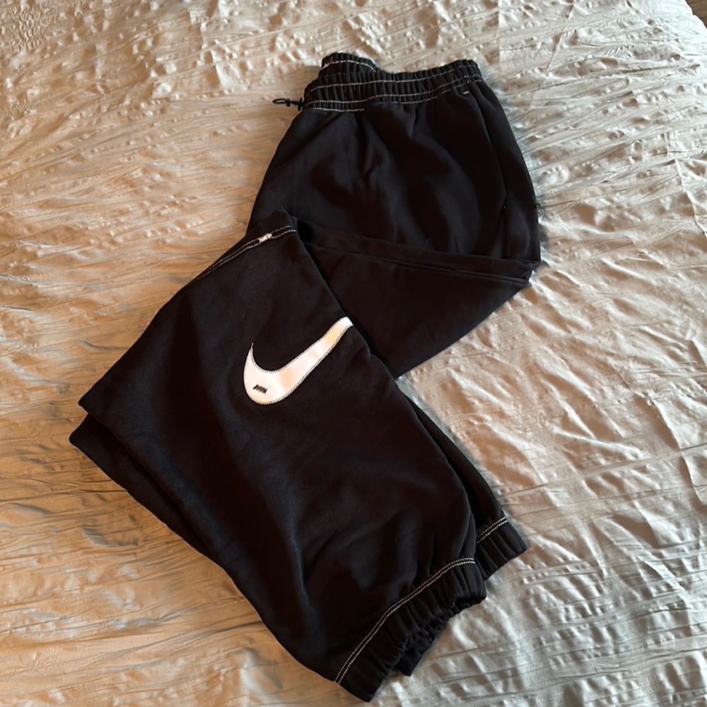 Nike Sportswear Swoosh High-Rise Joggers